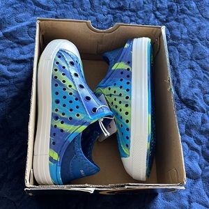 NEW  in box . Size 8 Toddlers Skechers Foamies.  Perfect for the Beach.